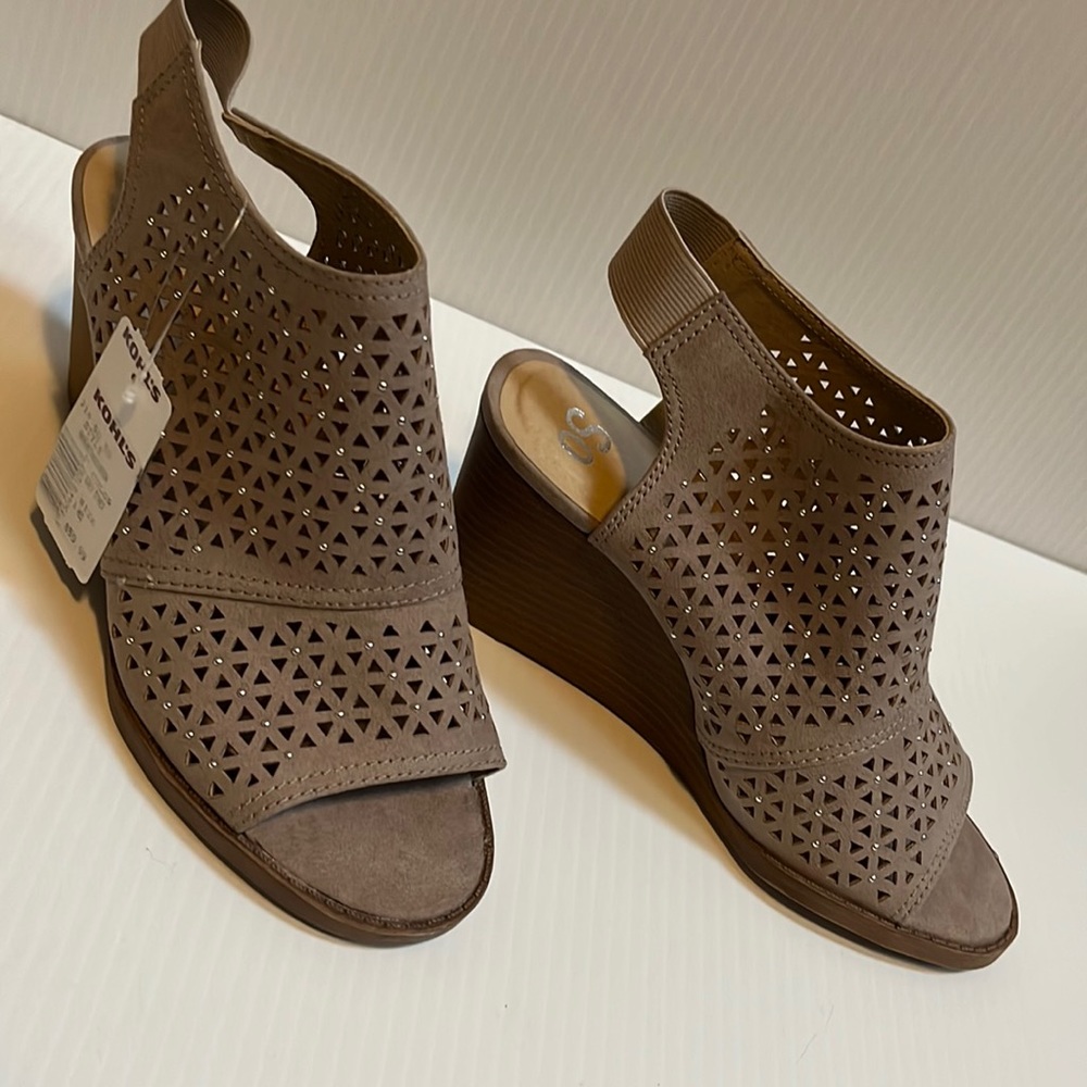 Women’s Grey Faux Suede Laser Cut Wedge Sandals by So. Size 6M.